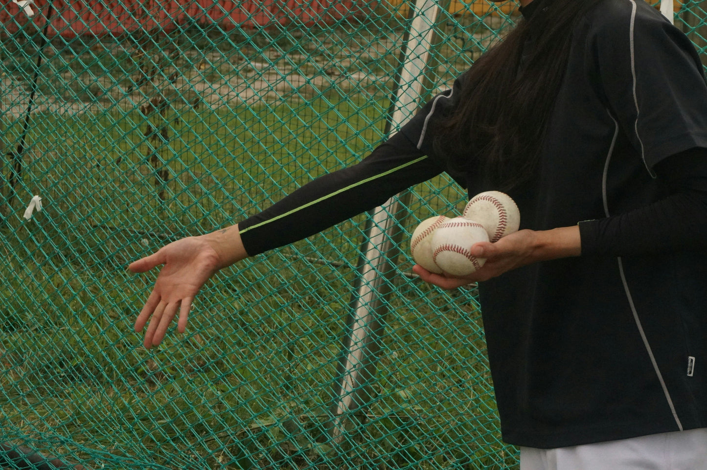 Cooling Wrap Soothes Elbow Pain